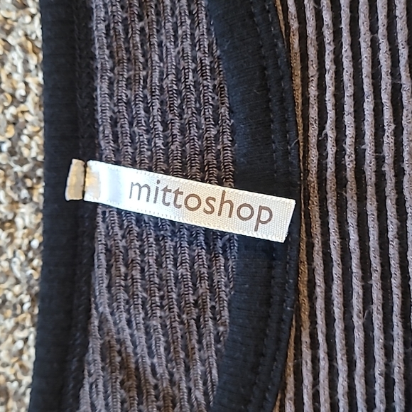 Black and gray sweater - Picture 2 of 5